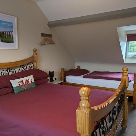Llangollen Hostel Guest Rooms - No Dormitories - Self Catering Exteriér fotografie