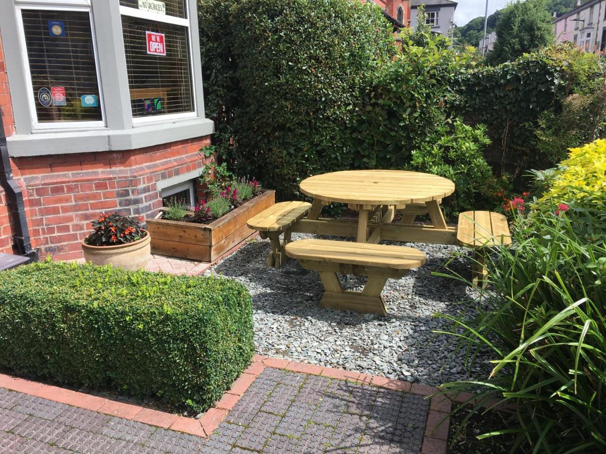 Llangollen Hostel Guest Rooms - No Dormitories - Self Catering Exteriér fotografie
