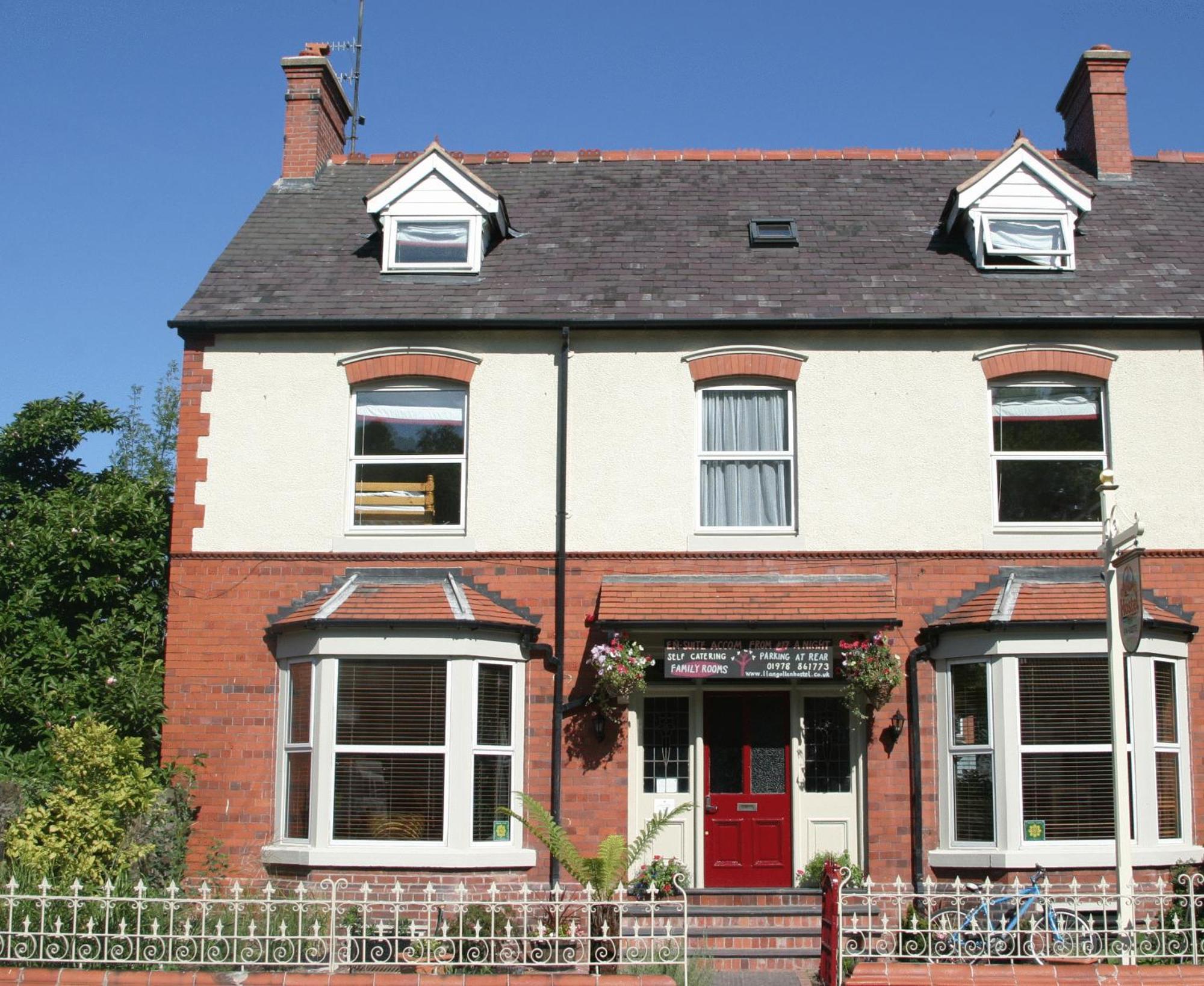 Llangollen Hostel Guest Rooms - No Dormitories - Self Catering Exteriér fotografie
