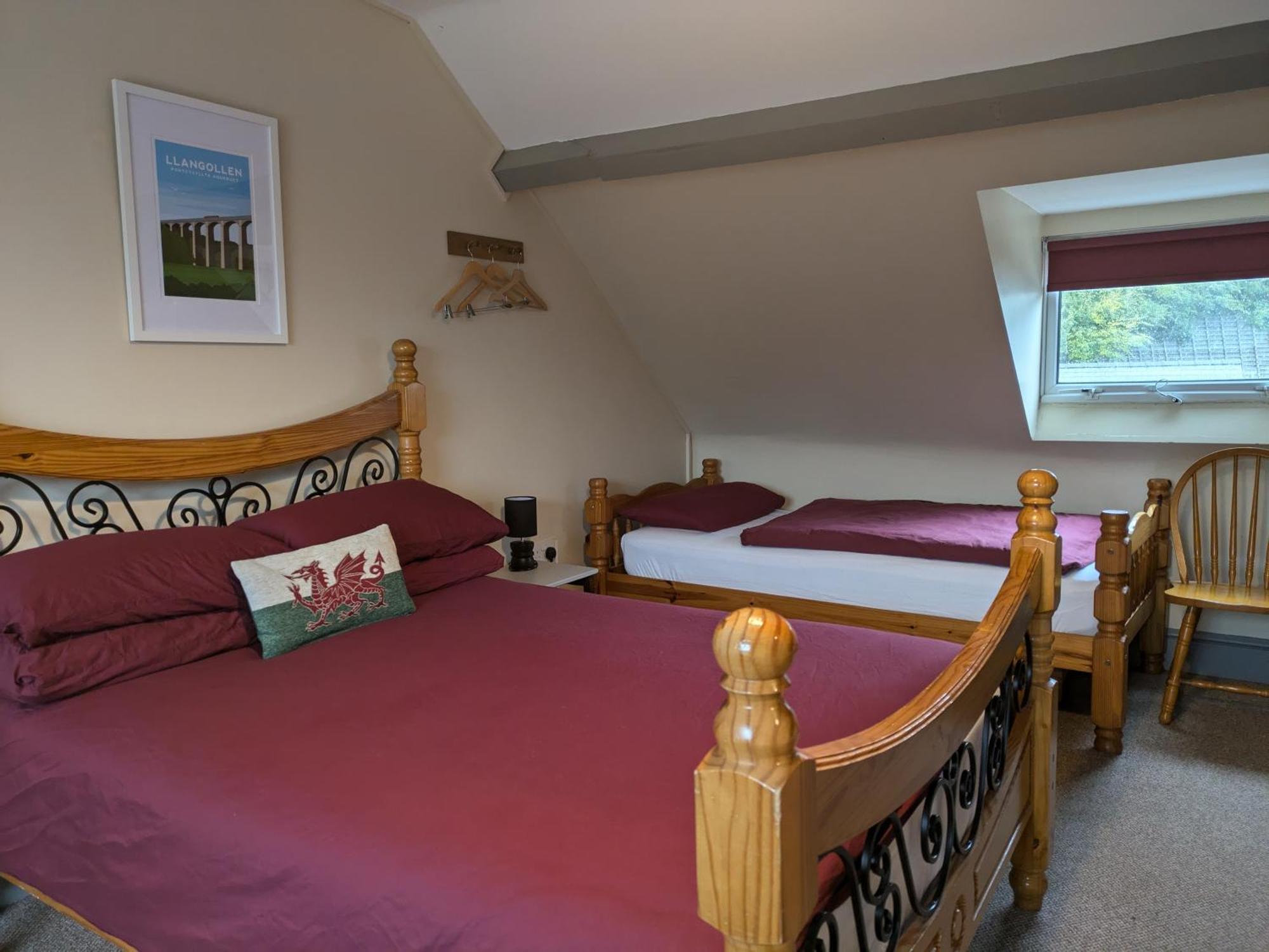 Llangollen Hostel Guest Rooms - No Dormitories - Self Catering Exteriér fotografie