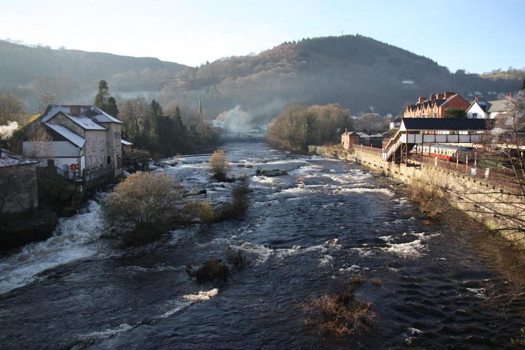 Llangollen Hostel Guest Rooms - No Dormitories - Self Catering Exteriér fotografie
