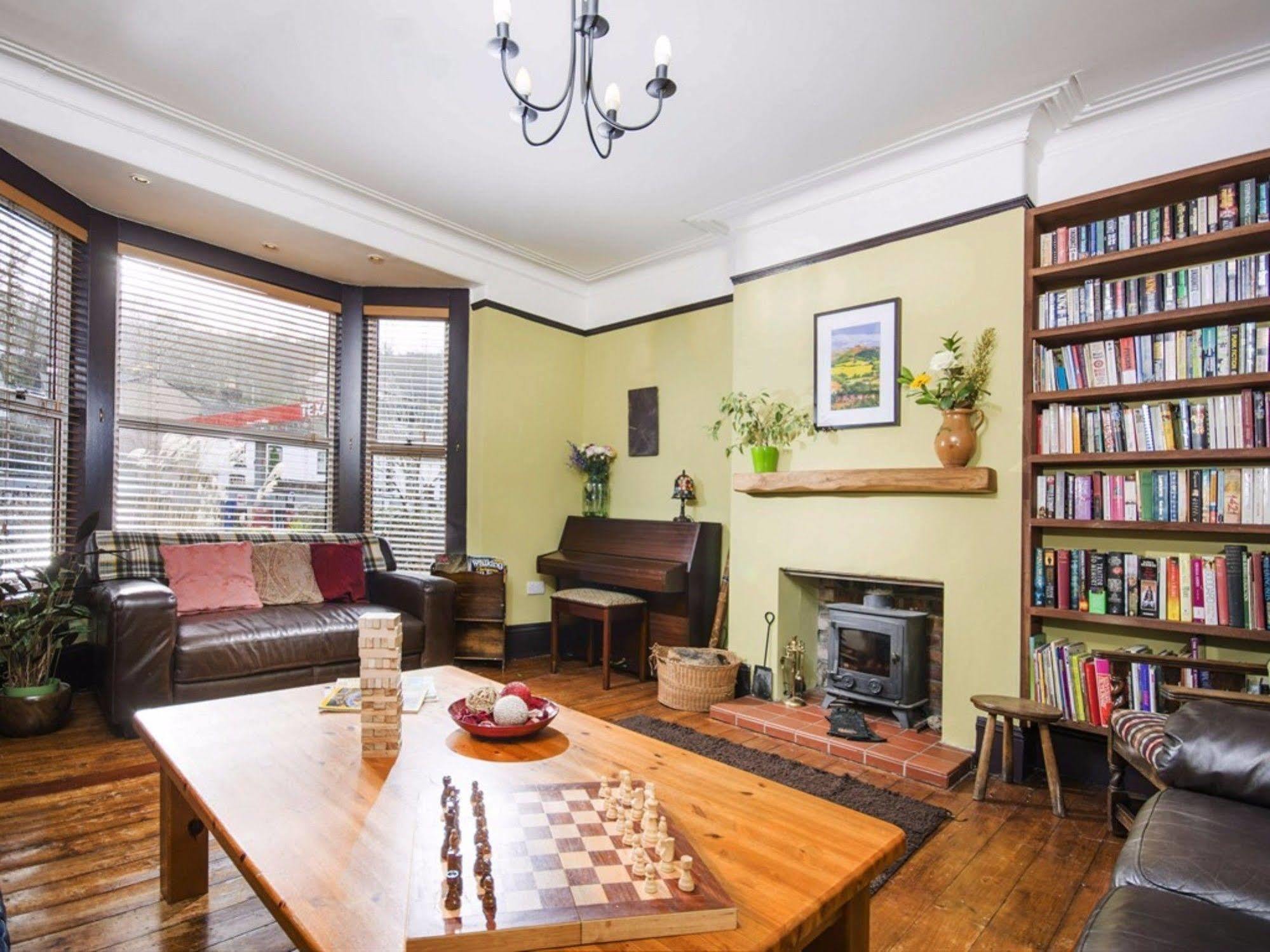 Llangollen Hostel Guest Rooms - No Dormitories - Self Catering Exteriér fotografie