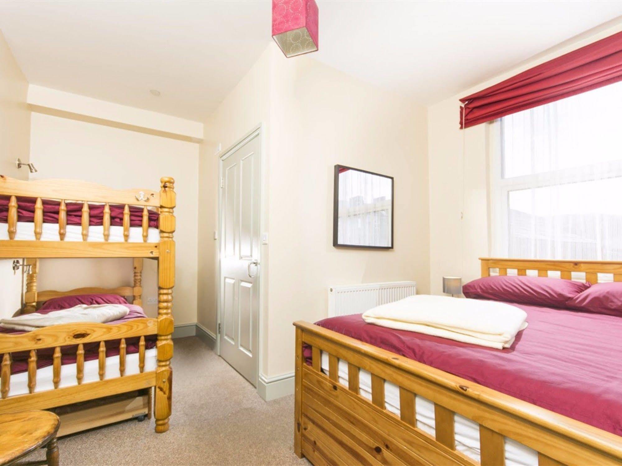 Llangollen Hostel Guest Rooms - No Dormitories - Self Catering Exteriér fotografie